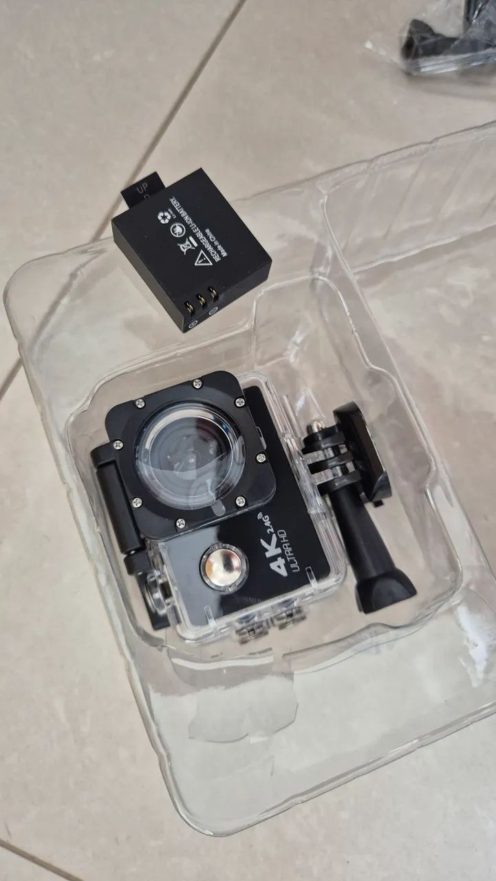 Camera action tipo Gopro 4k zerada com diversos acessórios. Nova, intocada!