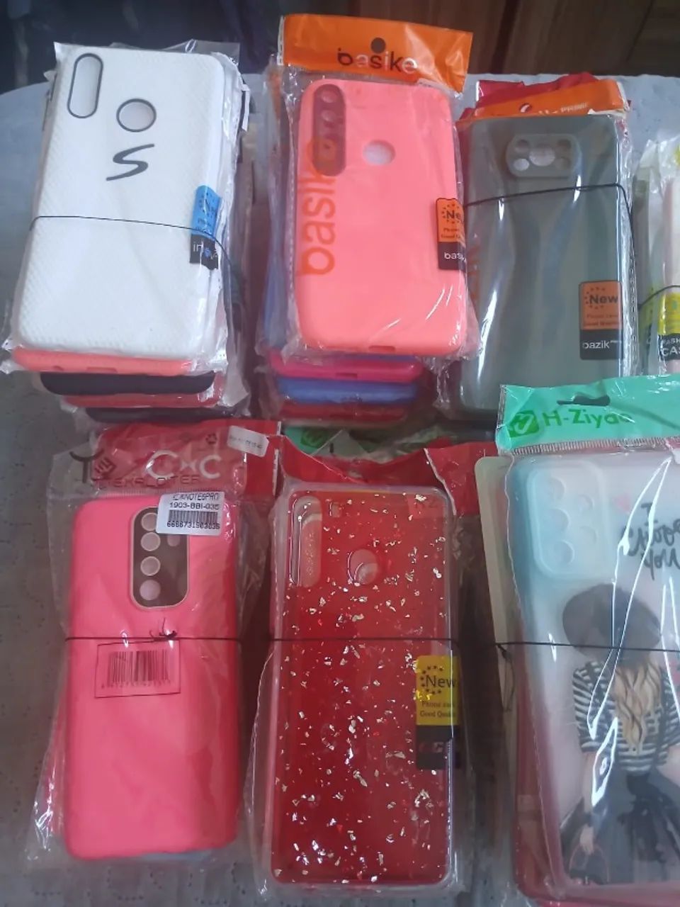  Caixa de Capinhas de Celular +70 unidades