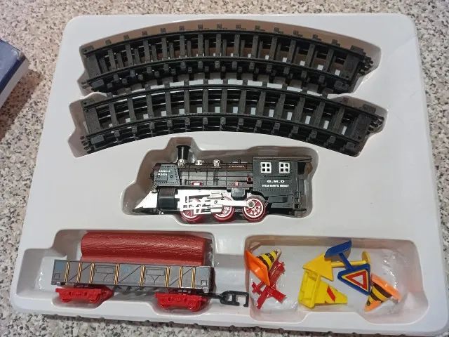 trem de brinquedo funcionando  - Foto 5