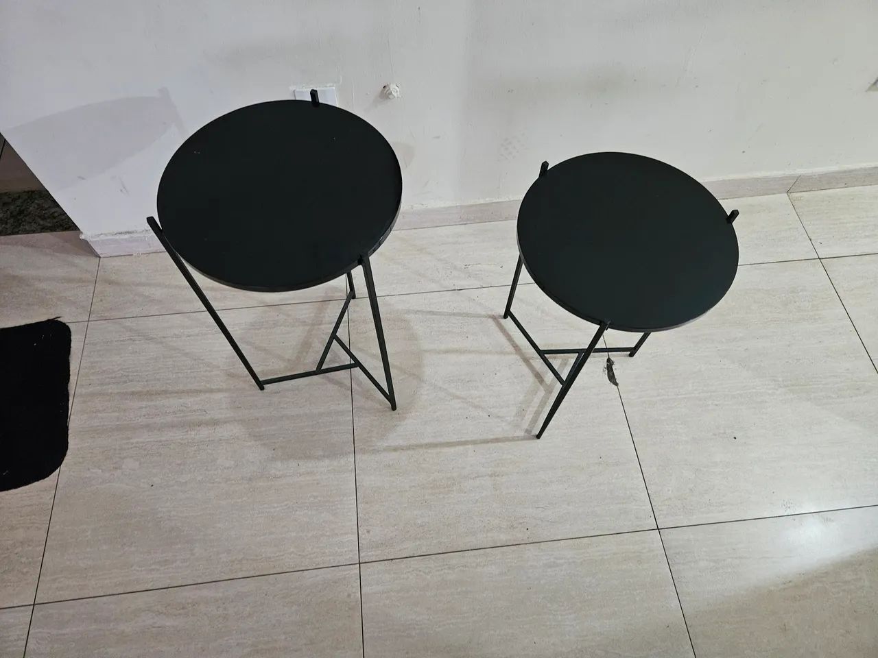 Par de mesinhas laterais 