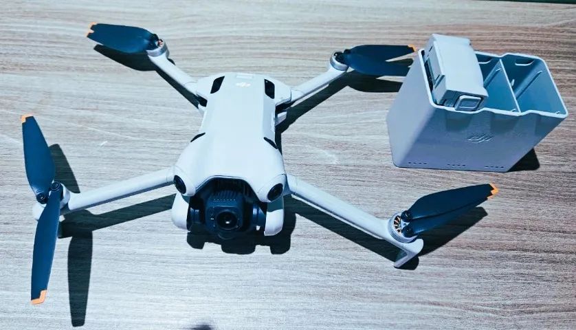 Drone DJI Mini 4 Pro + Fly More