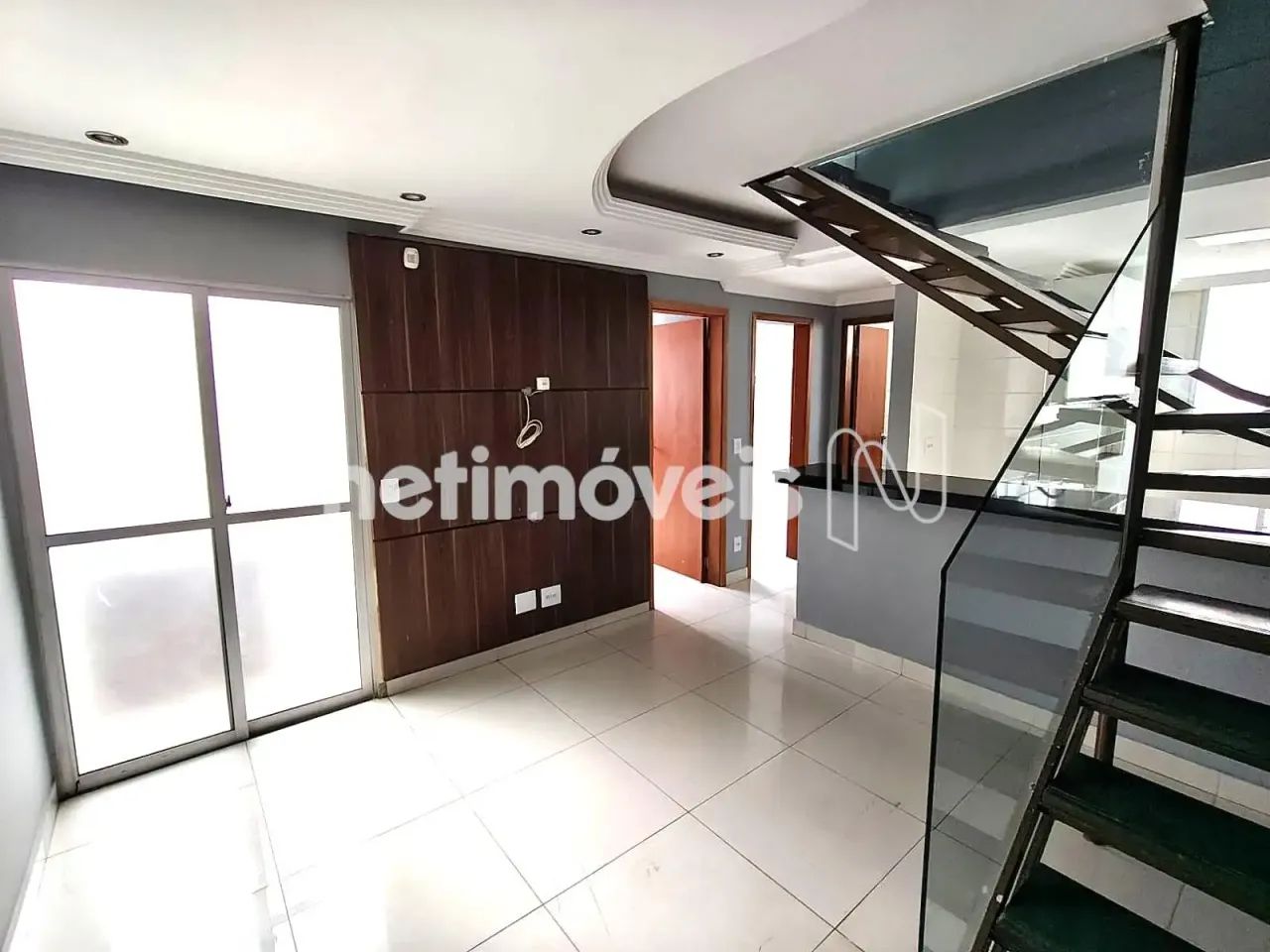 Cobertura 3 quartos, 2 bhs, Cozinha com armários, Elevador, 01 vaga.,