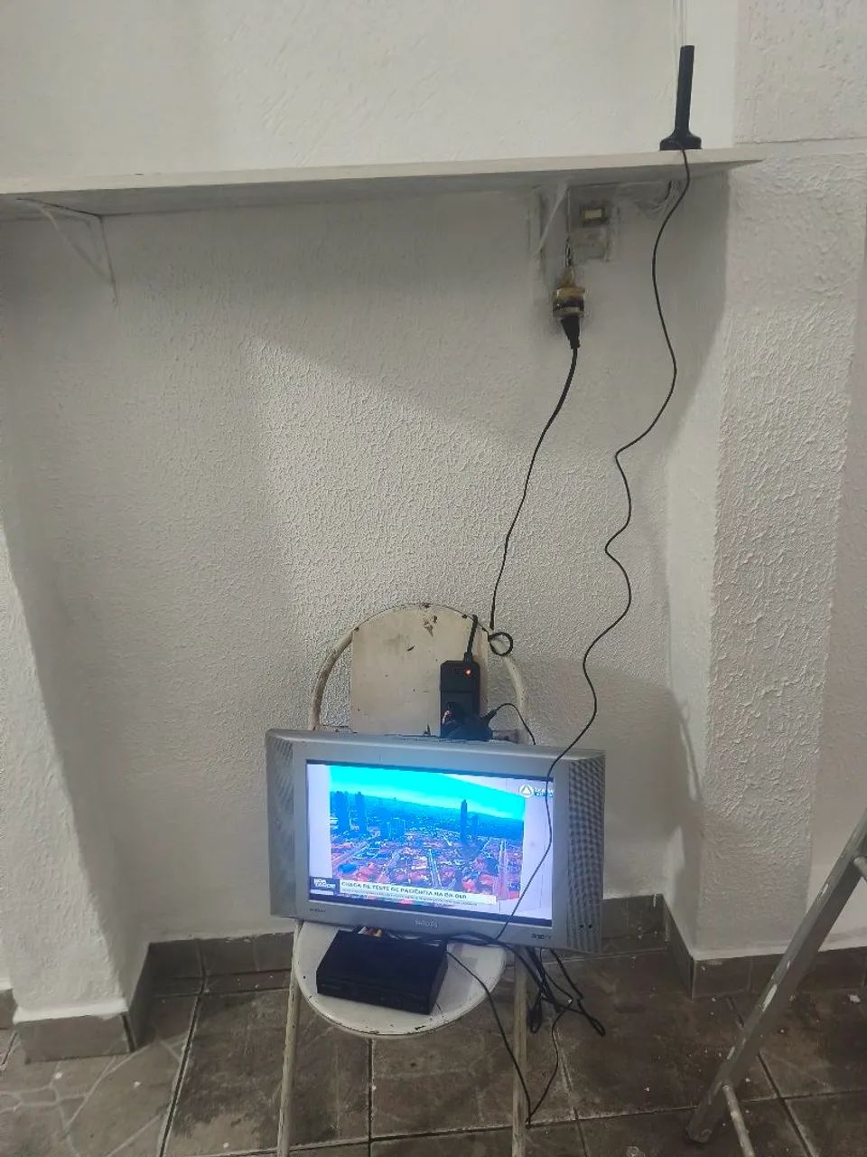 Tv Philips 14' com conversor e antena digital  - Foto 4