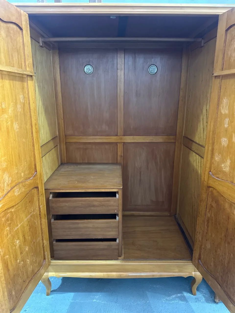 Guarda roupa de Madeira - 2 portas  - Foto 4