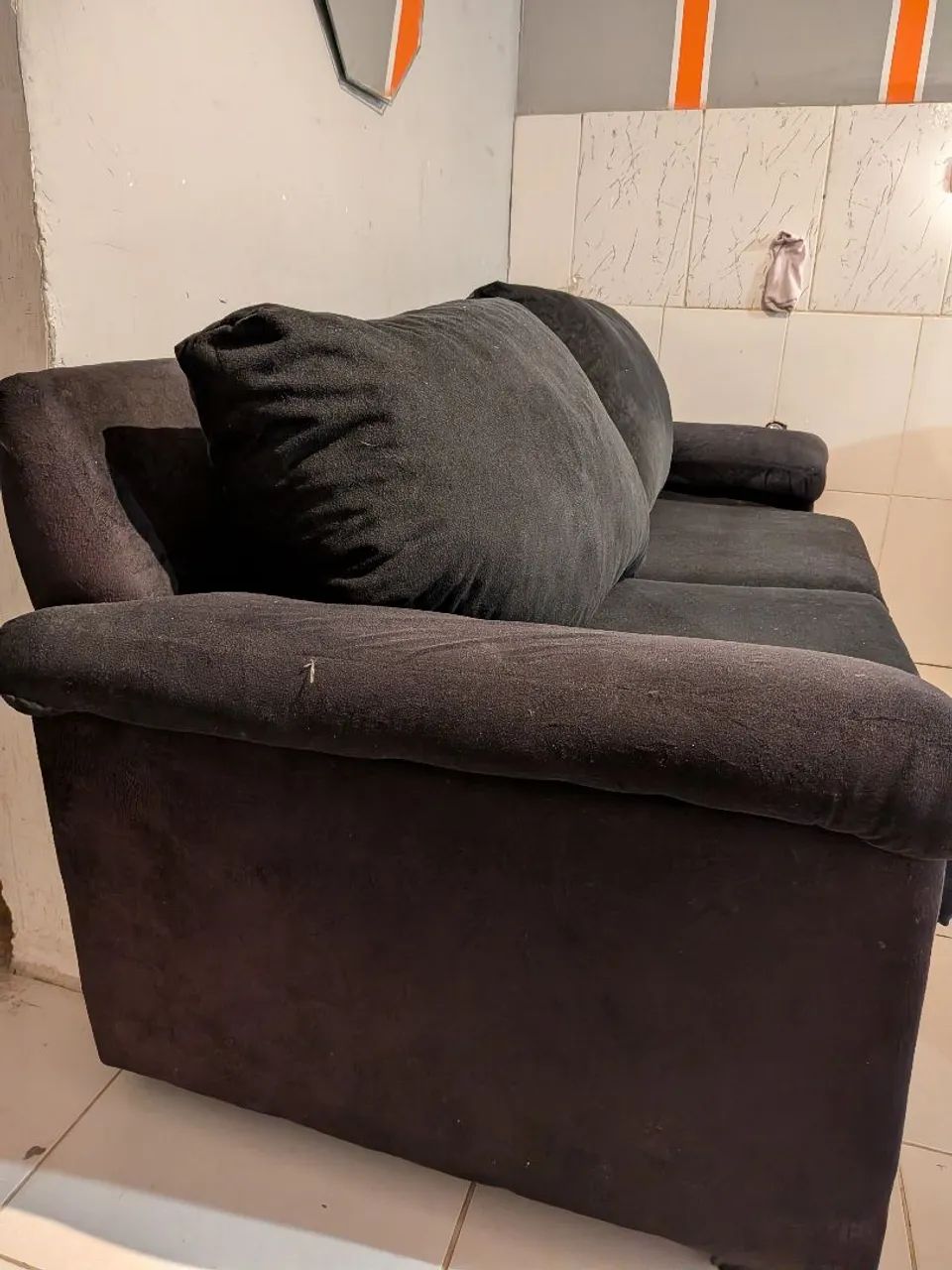 Sofá em Suede preto  - Foto 4