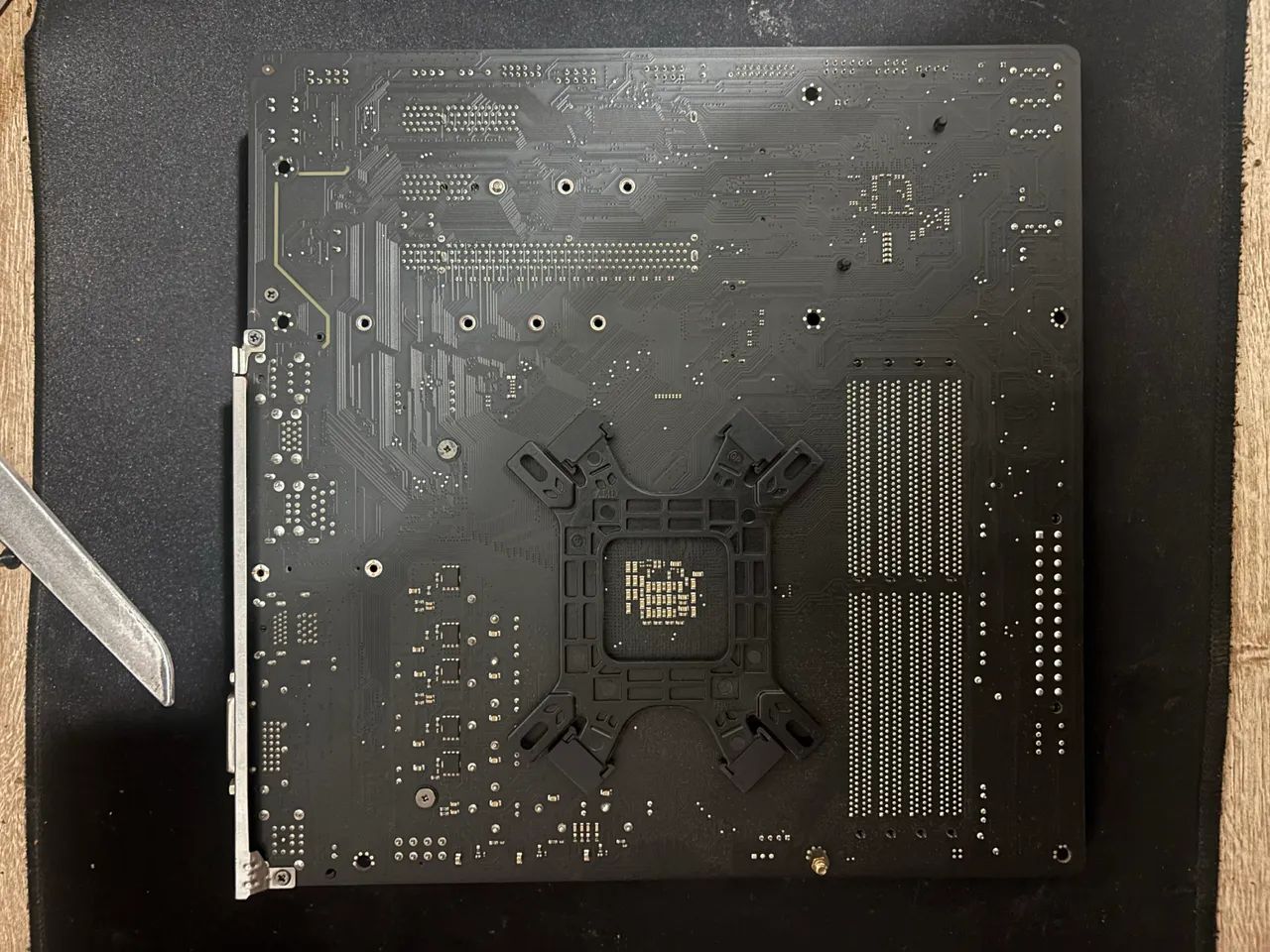 Placa mae aorus elite b550m am4 soquete estragado - Foto 2