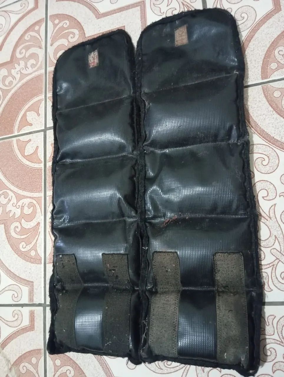 Vendo Par de Caneleiras 4 kg - Foto 2