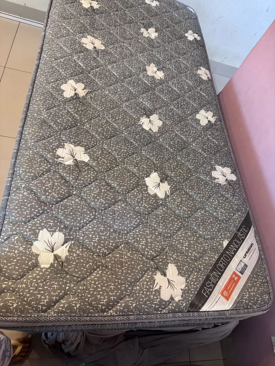 Vende-se Cama de Solteiro semi nova  