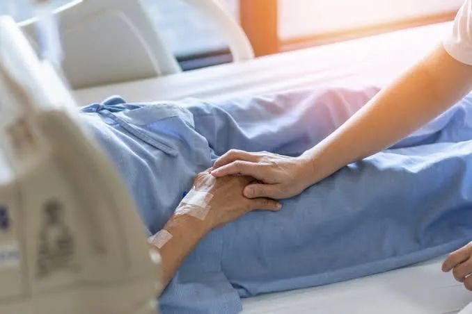 Acompanhante hospitalar 