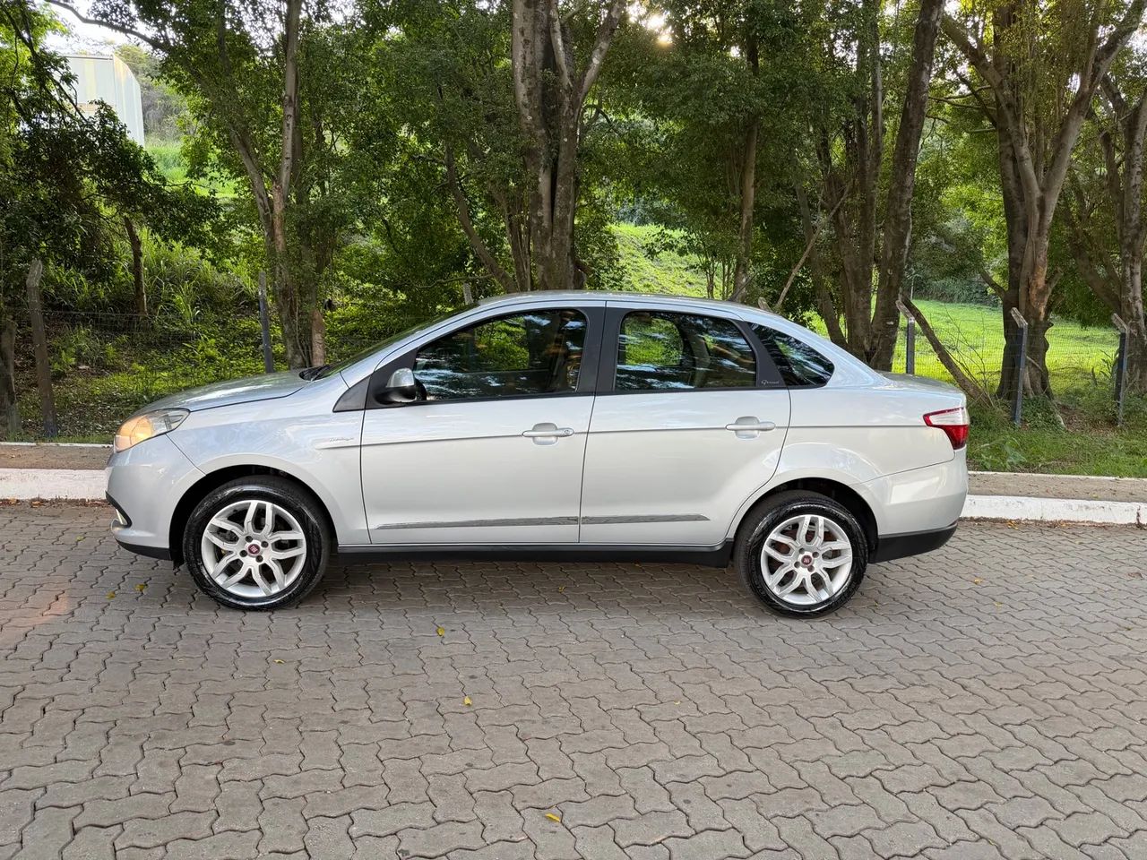 Fiat Grand Siena Grand Siena ESSENCE Dual. 1.6 Flex 16V 2015