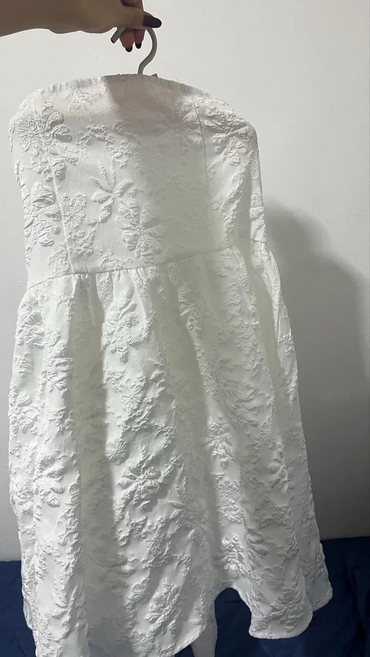 Vestido branco chique de ano novo 