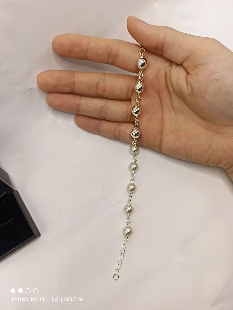 Pulseira banhada a prata com bolinhas e perolas.  - Foto 3