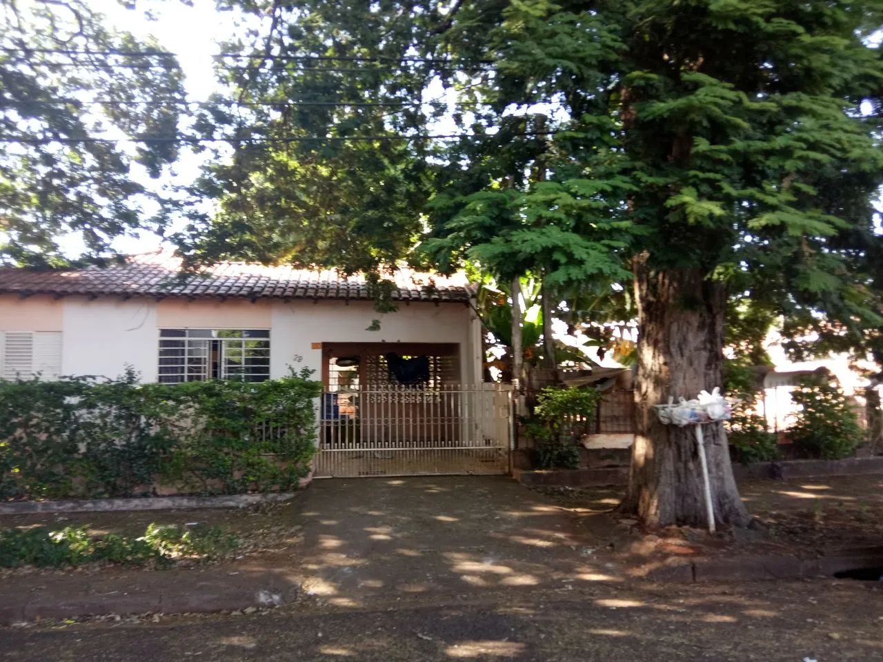 Casa à venda em Vila Santo Antonio, Maringá-PR