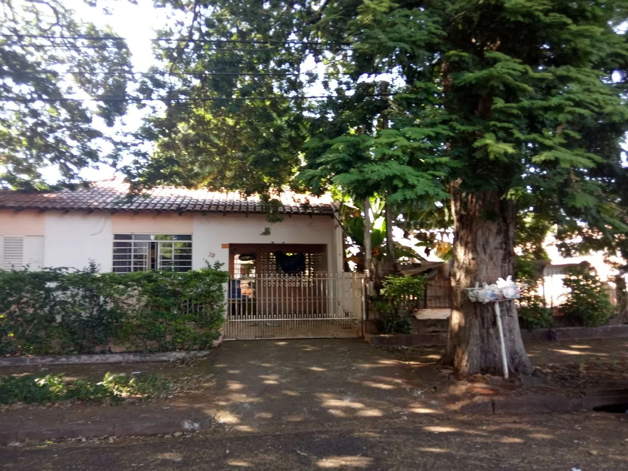 Casa à venda em Vila Santo Antonio, Maringá-PR