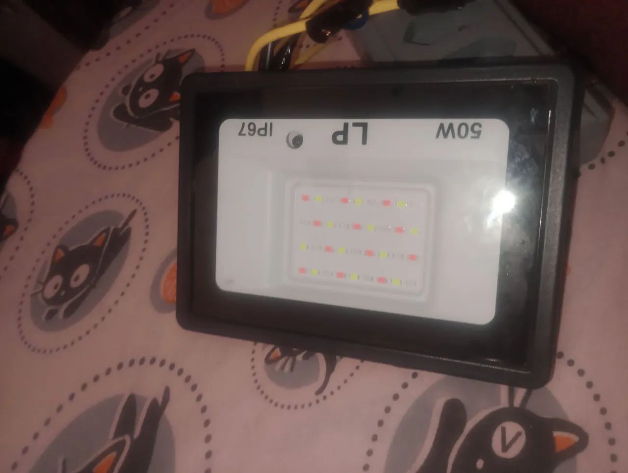 Vendo essa refletor Roza 80 reais Contato * chama no WhatsApp 