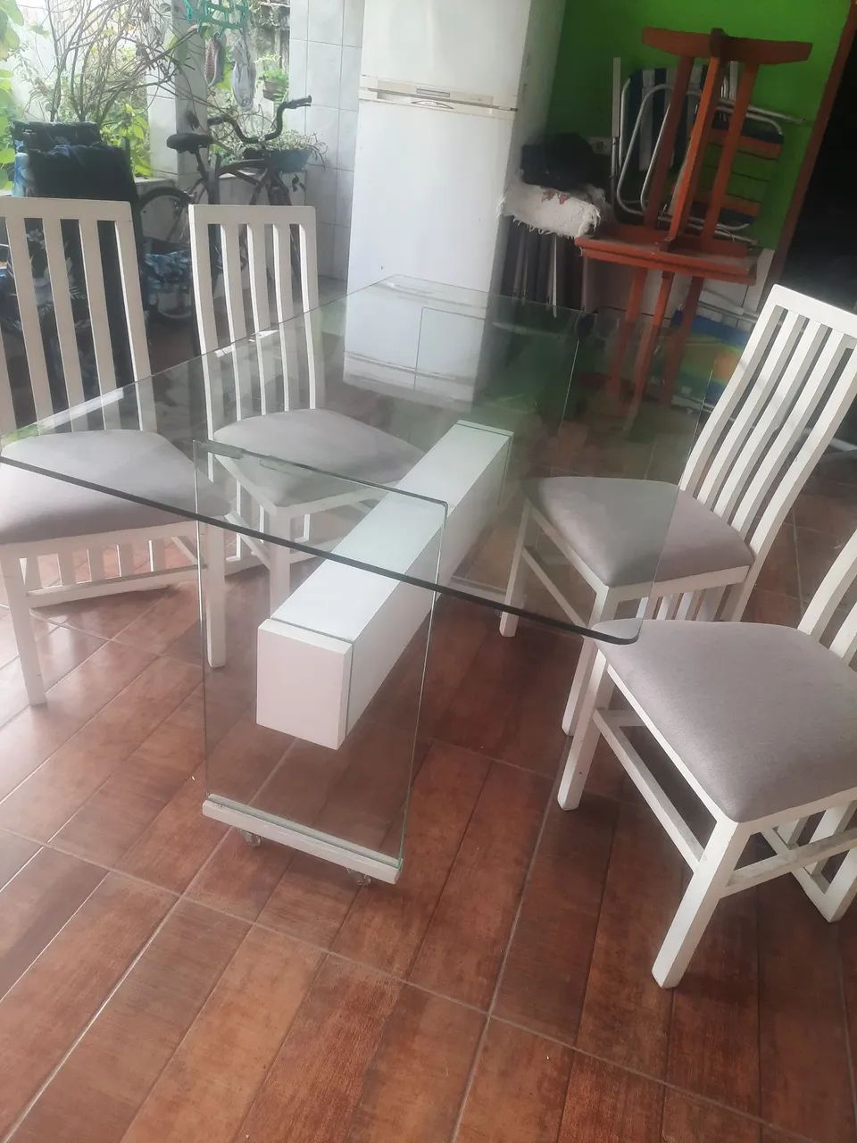 Mesa de vidro 1.50 ×90 com 4 cadeiras - Foto 3