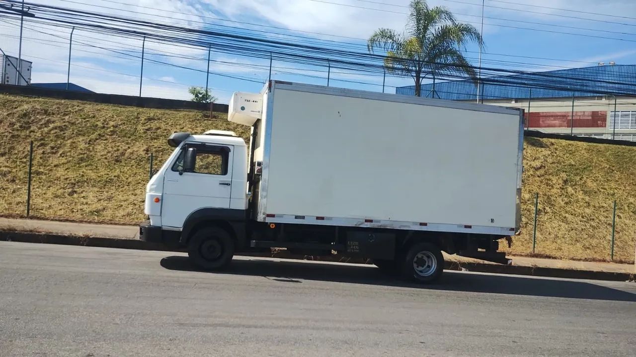 Caminhão 3/4 refrigerado  - Foto 5