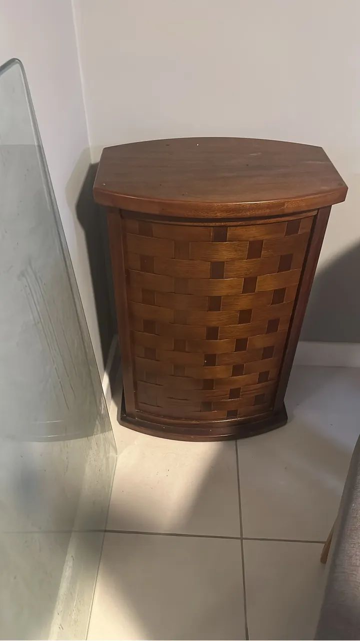 Mesa 4 cadeiras de madeira nobre