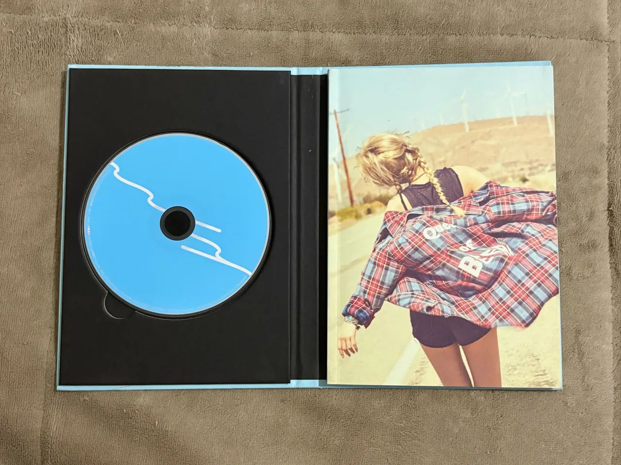 Álbum Why da cantora Taeyeon  - Foto 3