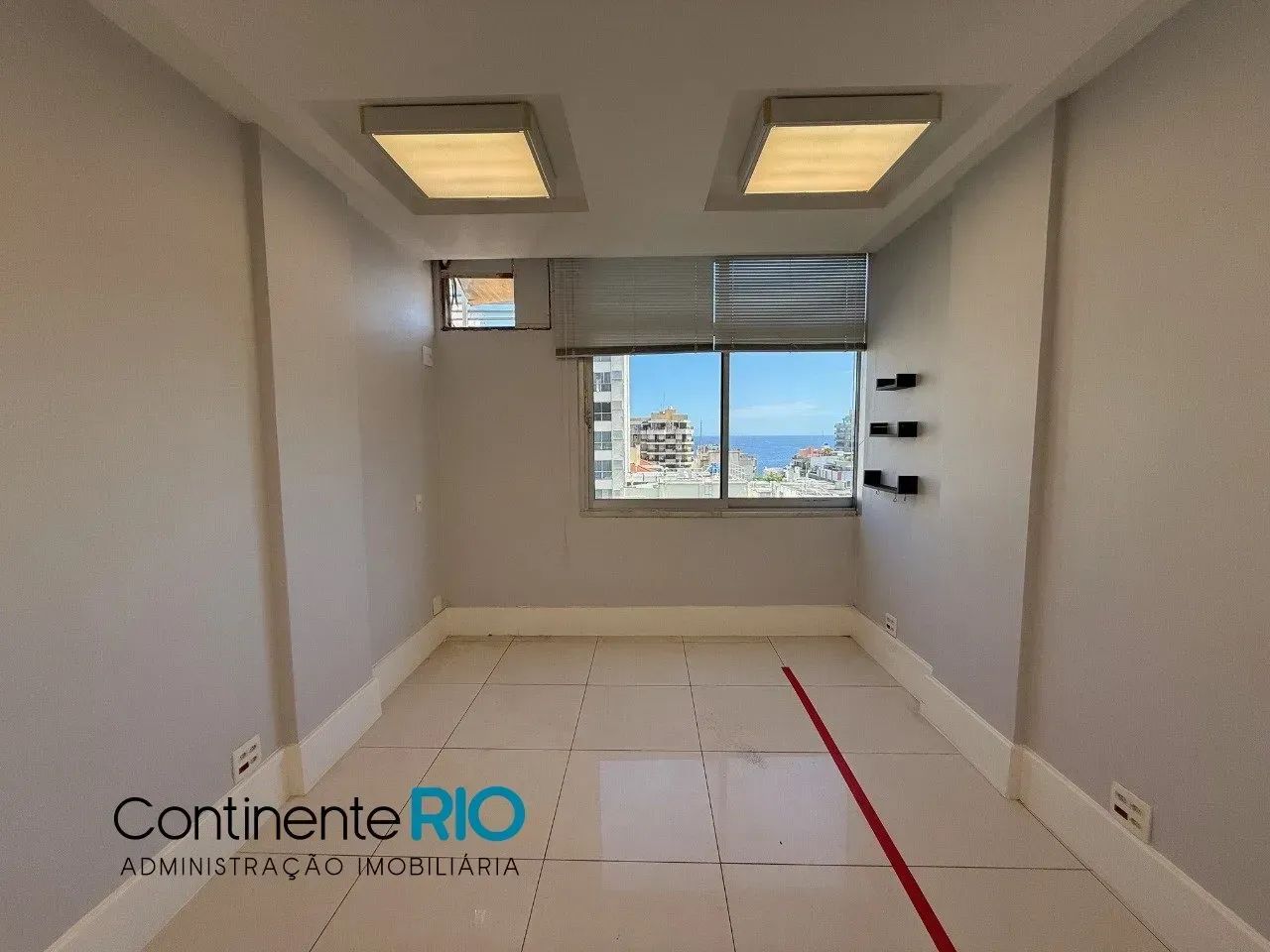 VENDA | IPANEMA | Sala comercial com vista mar!