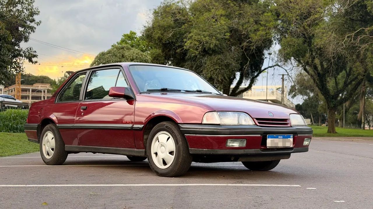 Chevrolet Monza Monza GLS/ Hi-Tech 2.0 EFI 2p e 4p 1995