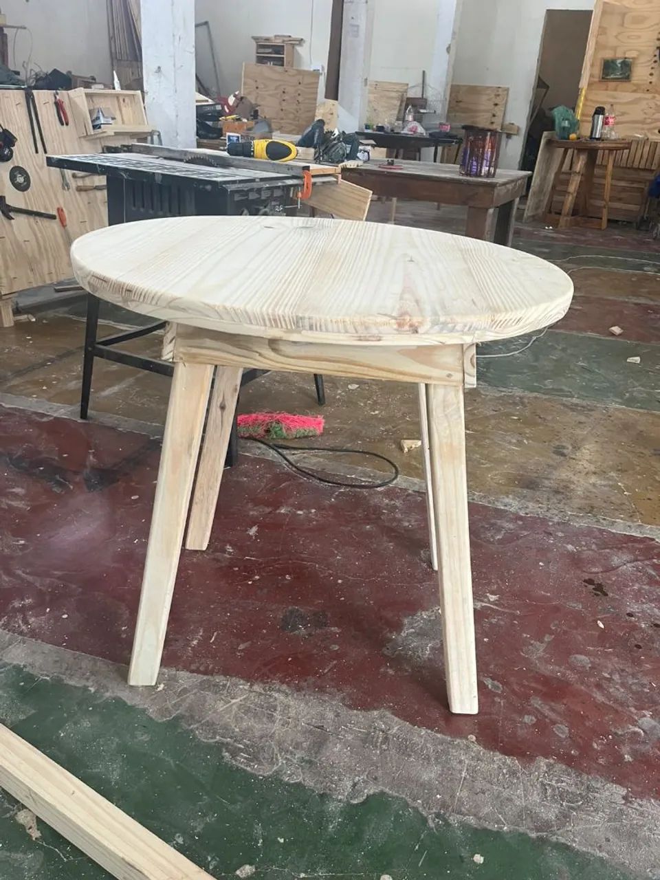 Mesa de madeira de pinus 