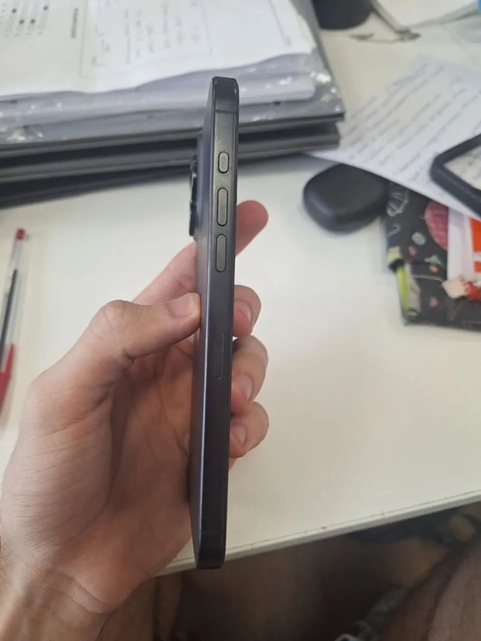 iPhone 15 Pro Max - 256 GB - Titânio Preto - Foto 2