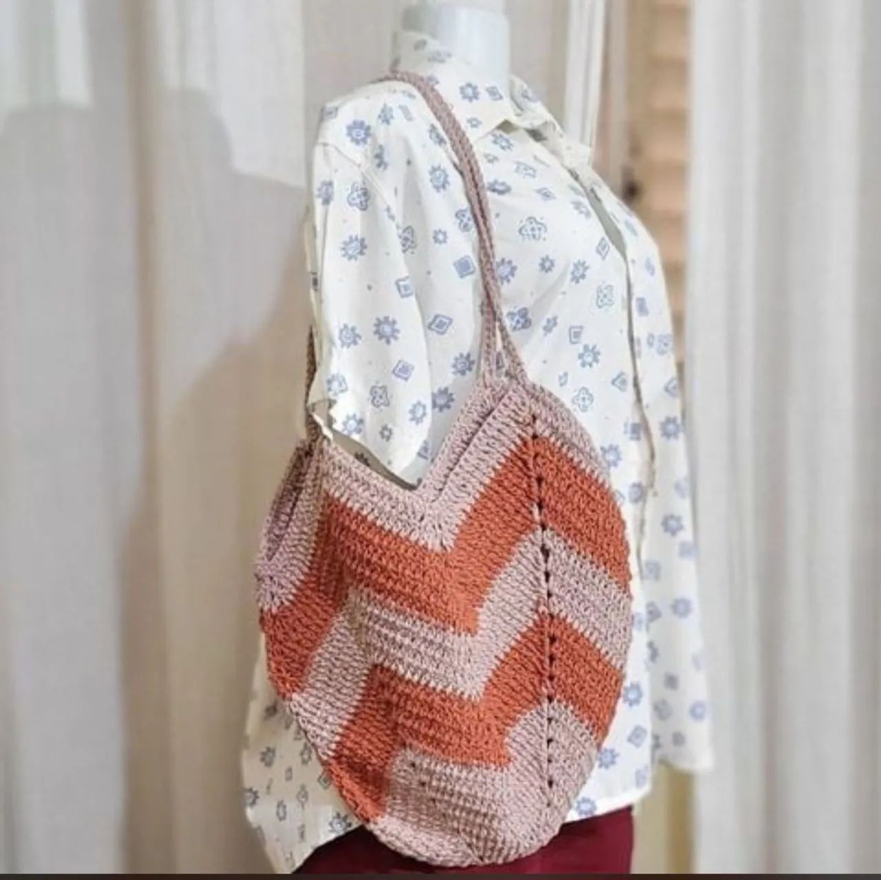 Bolsa crochê grande bicolor alças 