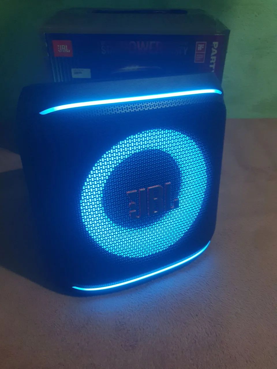 Jbl encore 2 com bateria removivel e microfones 
