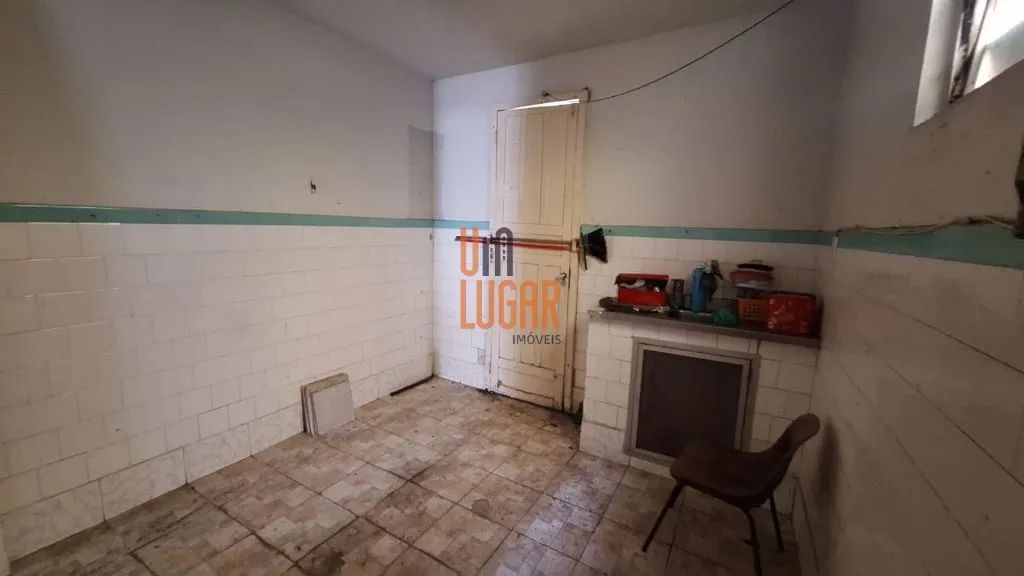 Um Lugar Imóveis Vende: Casa com ótimo espaço e boa localização na Alcindo Cacela entre Do - Foto 9