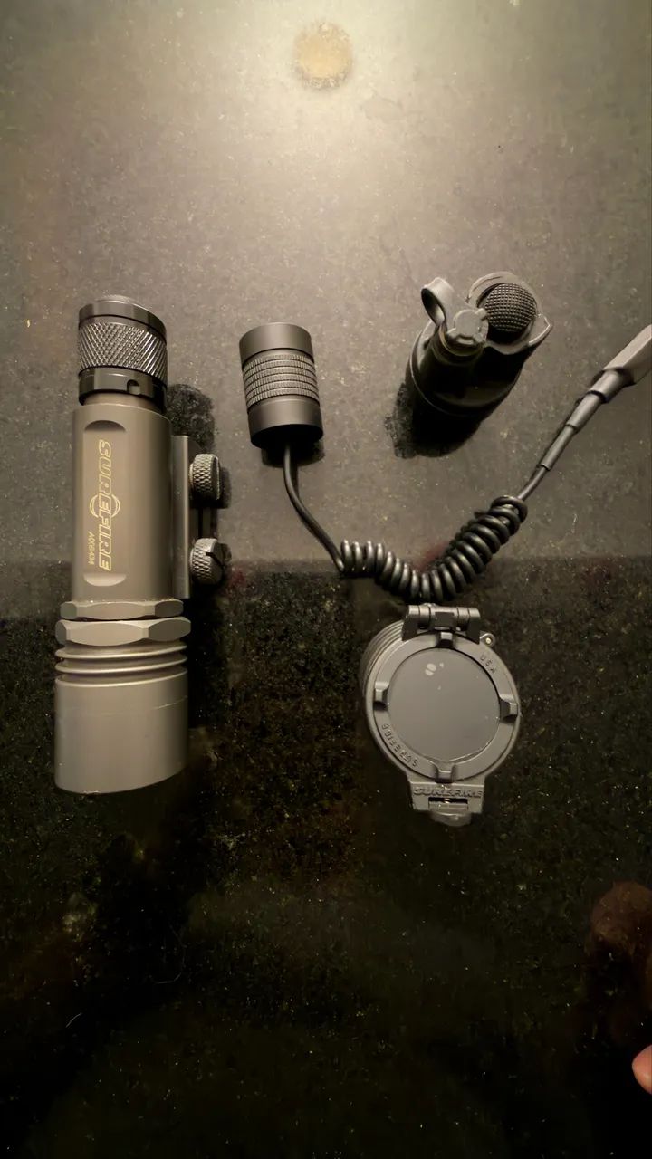 Lanterna Surefire M951 - Hobbies e coleções - Jardim Aeroporto