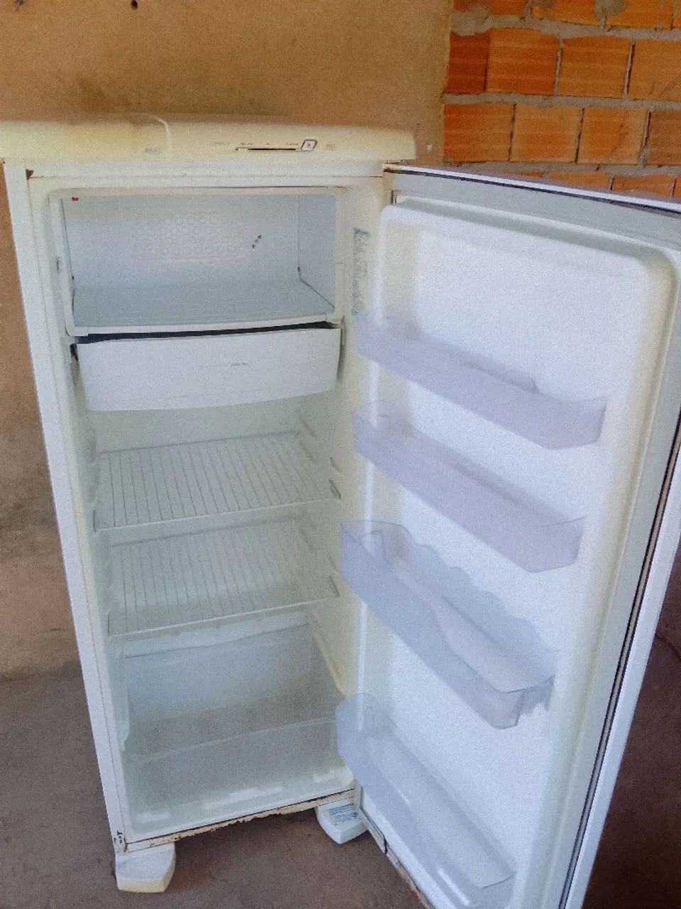 Vendo geladeira funcionando perfeitamente  - Foto 5