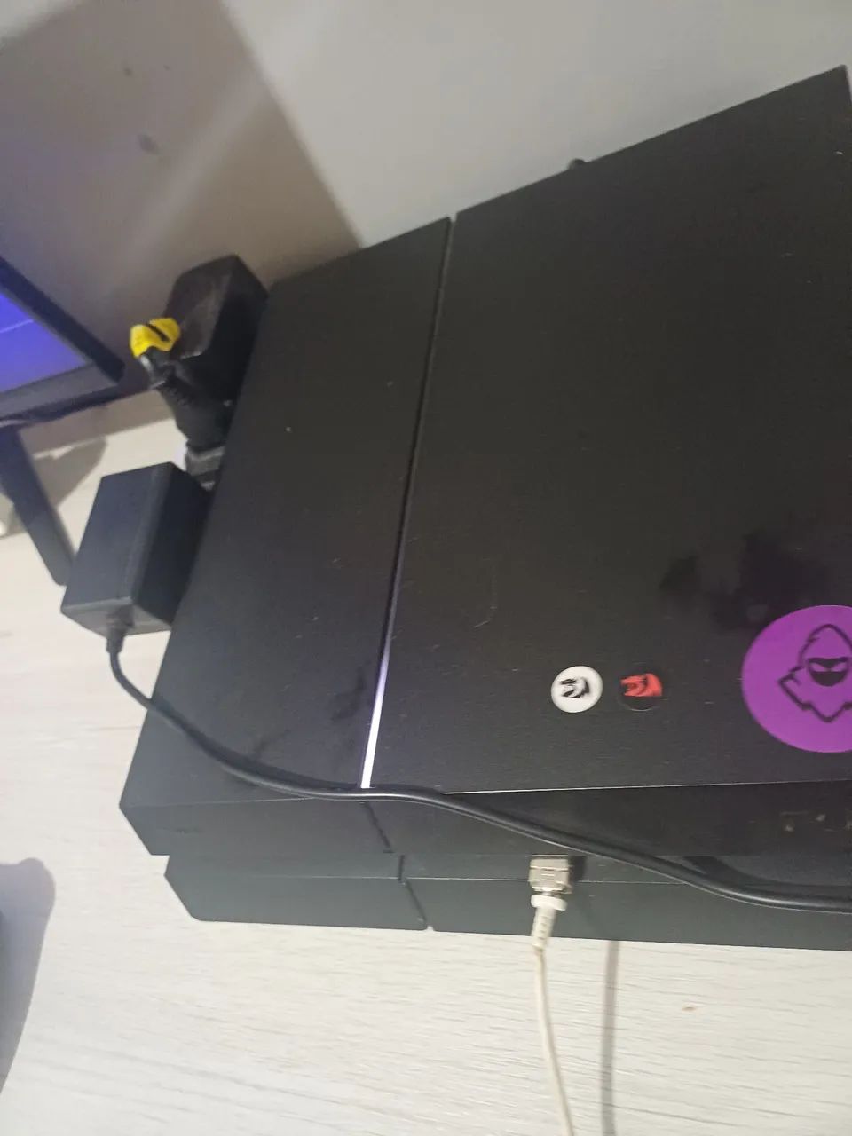 ps4 fat e dois controles - Foto 5