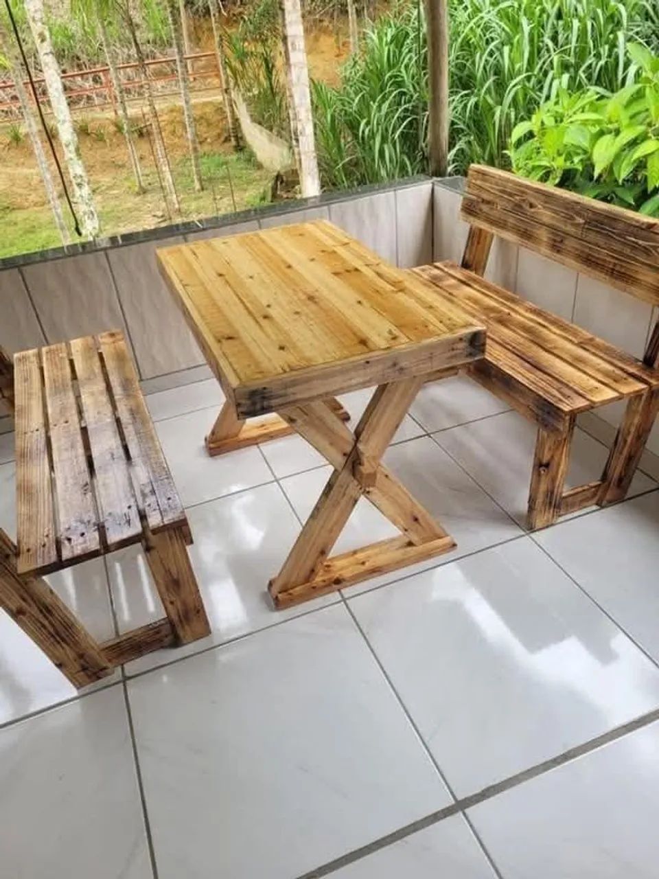 Kit mesa com bancos 
