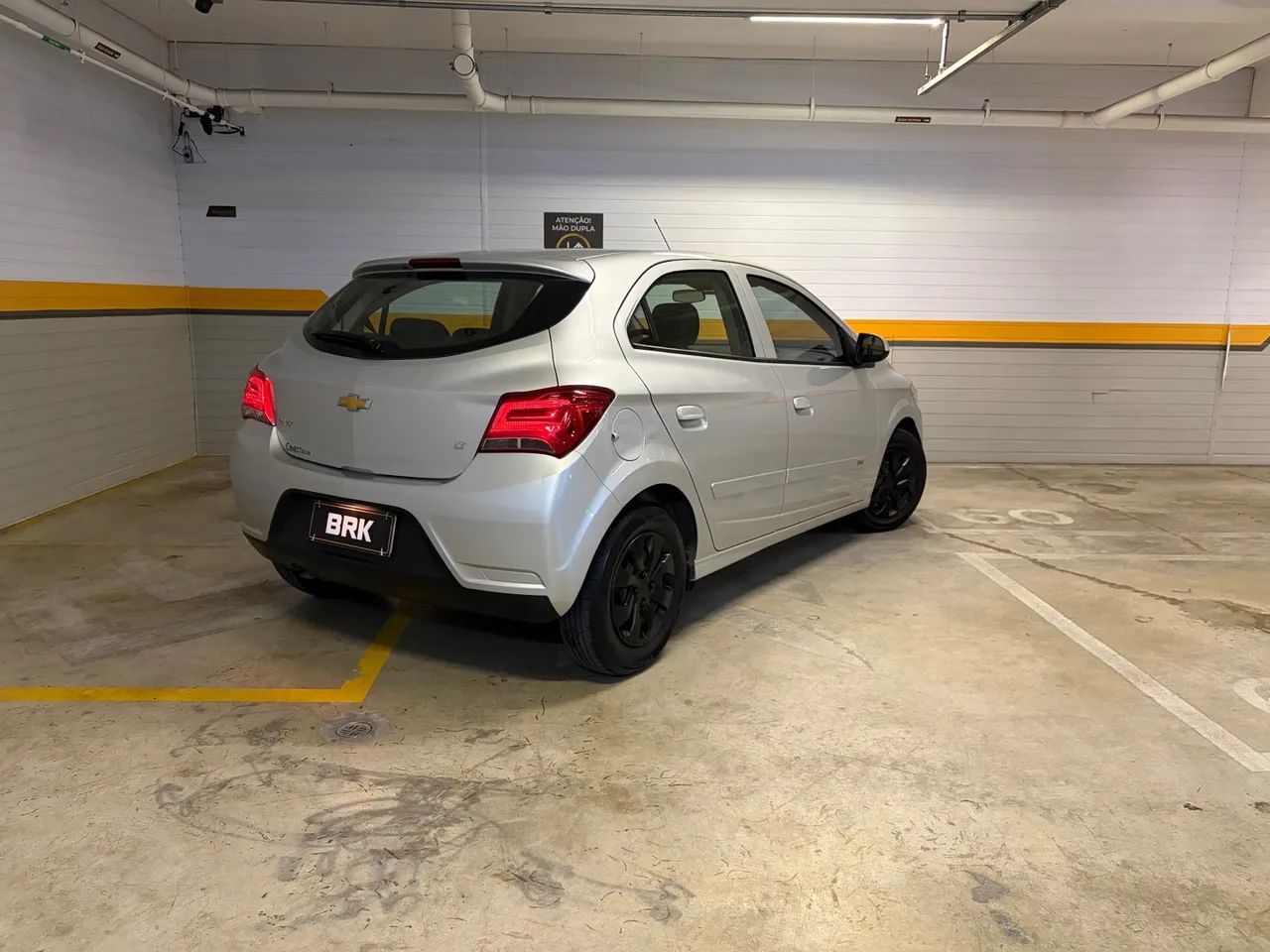 Chevrolet Onix Hatch LT 1.0 8V Flex Mec. 4P, foto 9 de 11