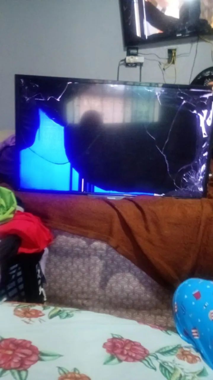 Vendo TV com defeito 