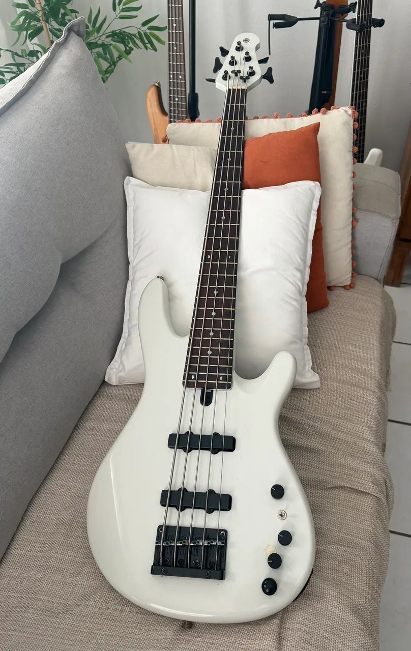 Baixo Yamaha BB405 