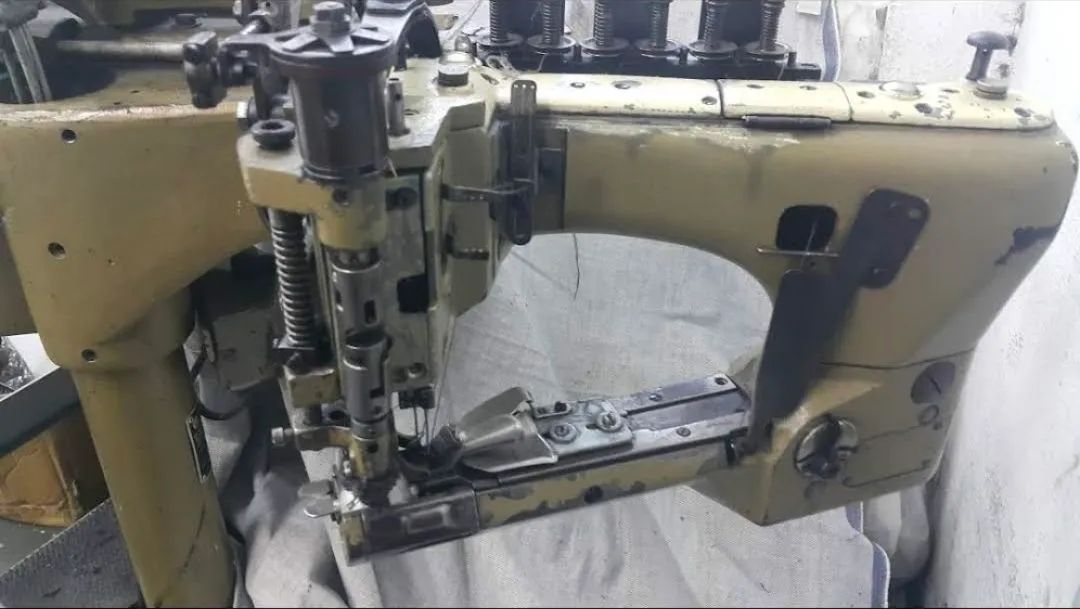 maquina fechadeira de braço 3 agulhas uniao especial 
