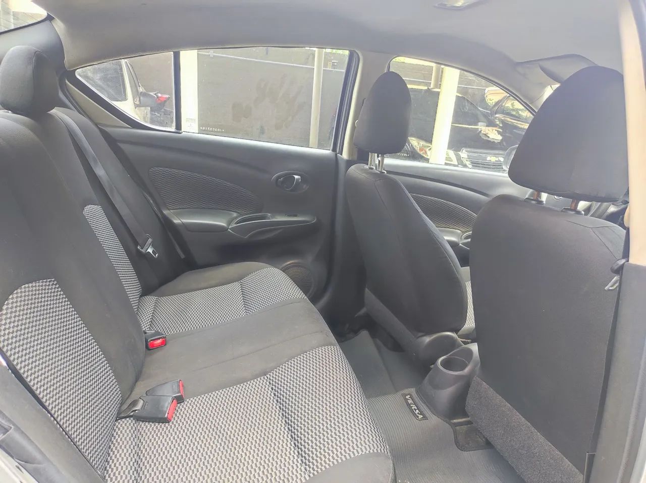 Nissan Versa 1.0 12V Flexstart 4P Mec. 2018 - Foto 4