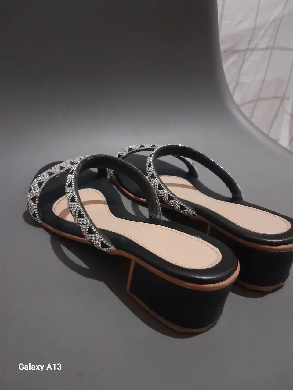 Tamanco Salto Baixo Preto com Strass - Conservado - Foto 2