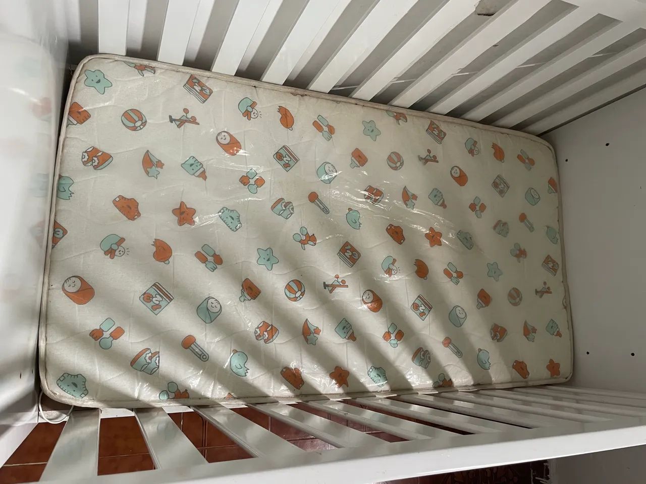 Berço com colchão (usado) 