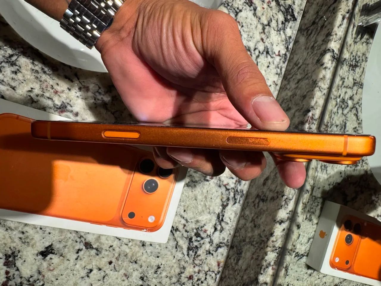iPhone 17 pro Max laranja - Foto 3