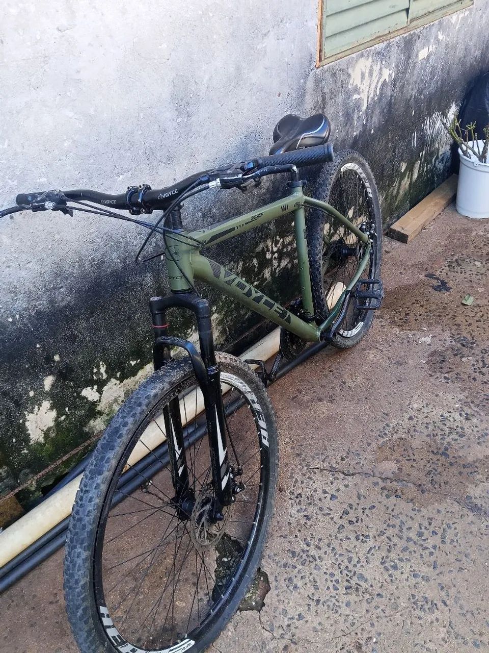 BICICLETA ARO 29 SEMI NOVA CHAMA QUE SA NEGÓCIO  - Foto 2
