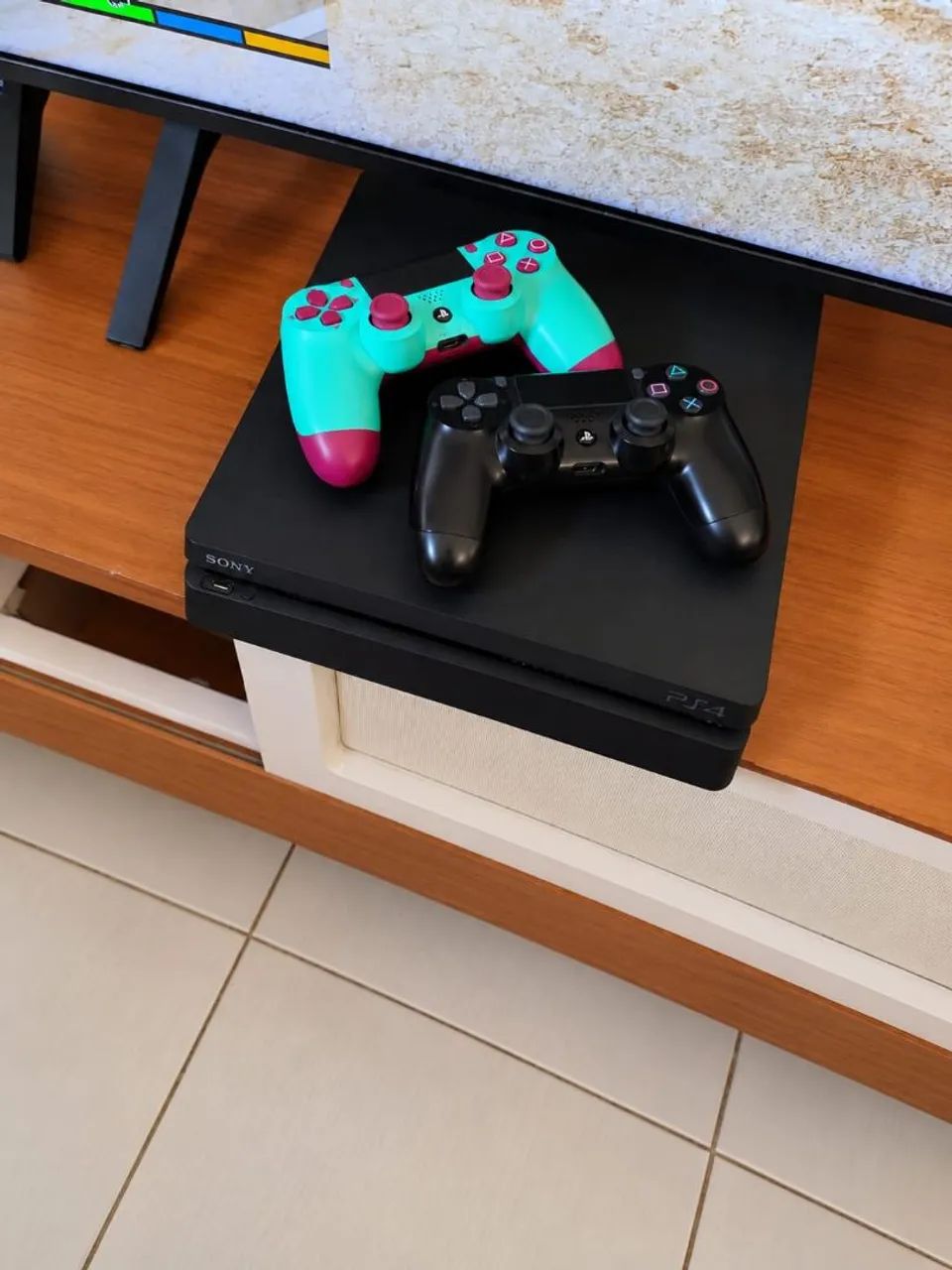 PS4 Slim - à venda