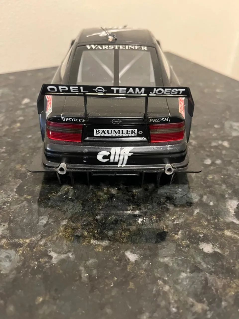 Miniatura 1:18 Opel Calibra preto UT - Foto 4