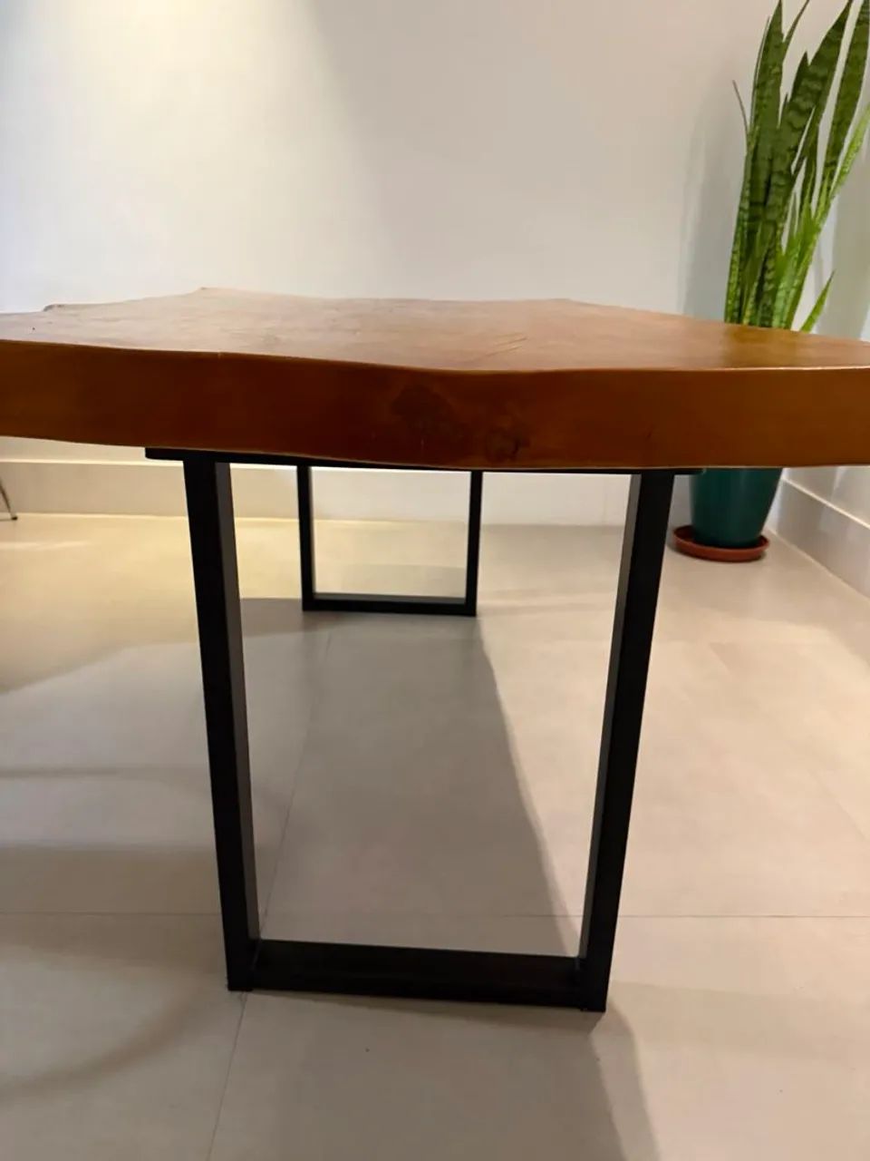 Mesa de madeira rústica (pequiá)