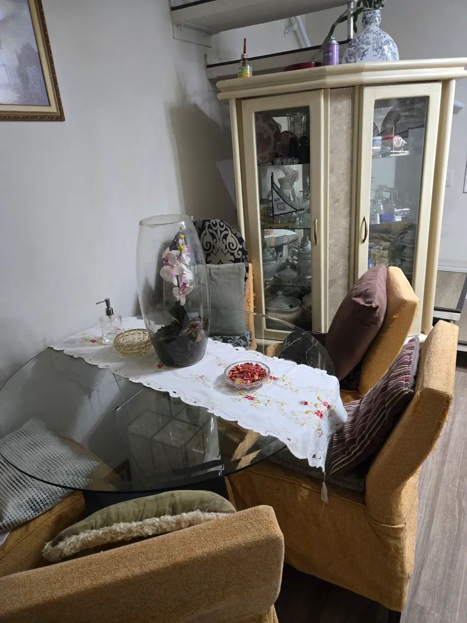 Mesa de vidro e buffet 