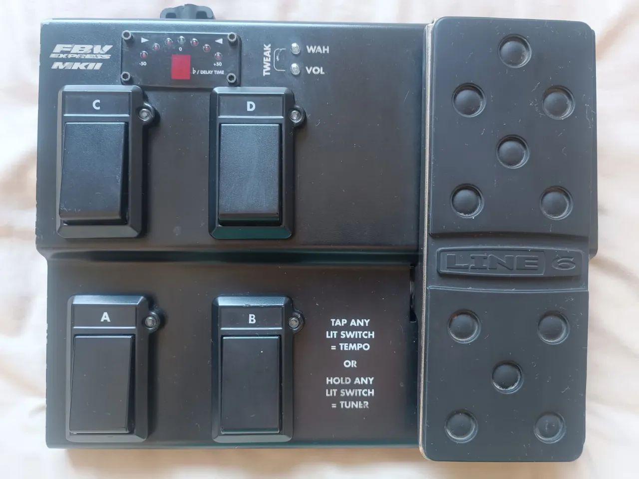Pedalboard/Controller440255324976599042