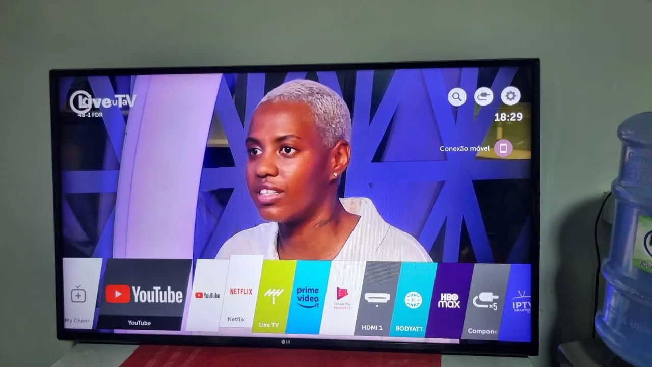 Tv lg smart 50 polegadas tem controle não tem pezinhos ok  - Foto 3