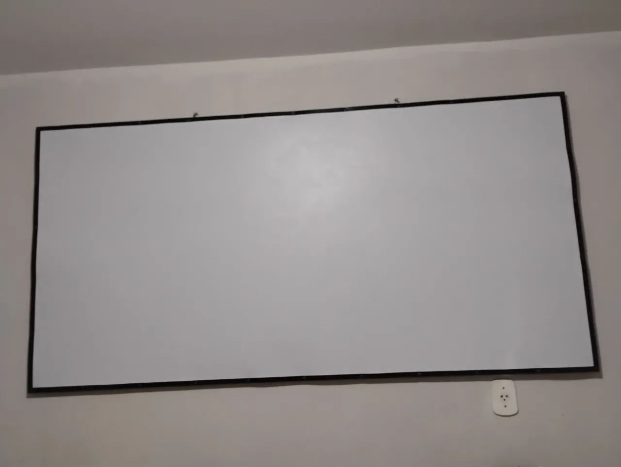 Tela de Projeção 2m x 1m de 84 polegadas 